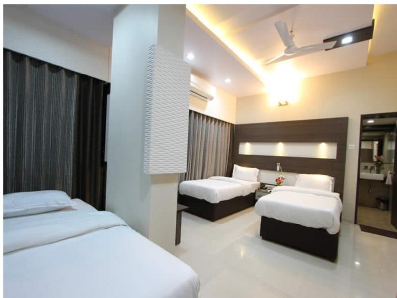 Clubhouse Hotel Raajpath Vadodara Exterior foto