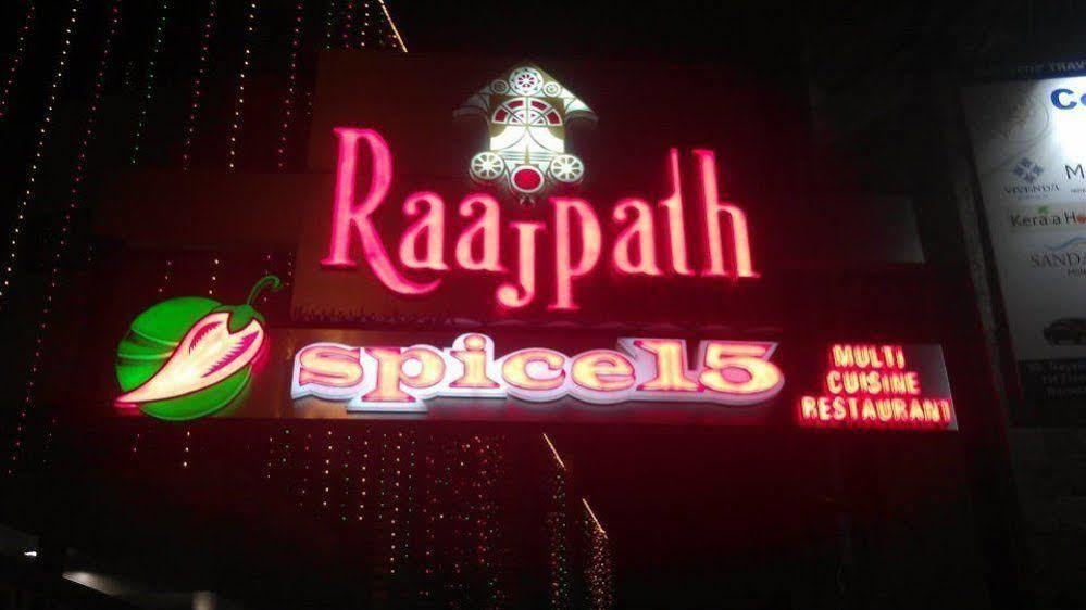 Clubhouse Hotel Raajpath Vadodara Exterior foto